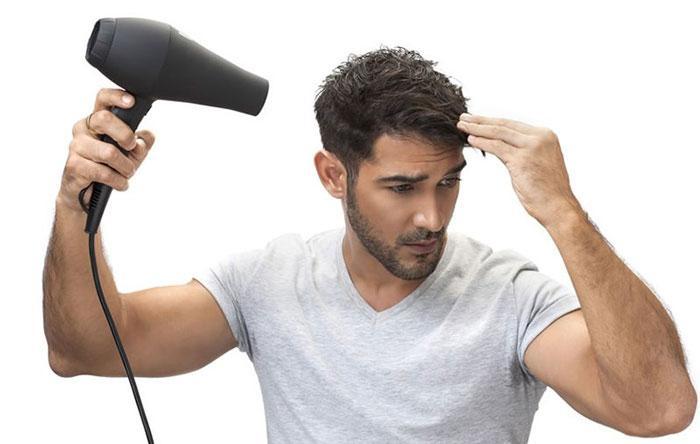 10 اشتباه رایج هنگام استفاده از سشوار که صدمات زیادی به موها می زند