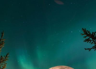 زیر آسمان پر ستاره بخوابید و از هتل حبایی شفق قطبی را نگاه کنید
