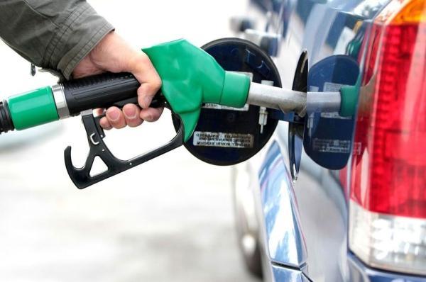 نماینده مجلس: افزایش قیمت بنزین در سال آینده کذب است