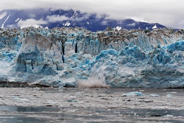 یخچال های طبیعی آلاسکا صد برابر سریع تر از تصورات دانشمندان آب می شوند