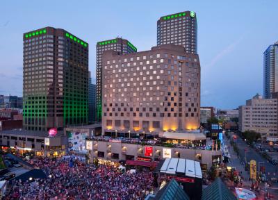 بررسی کامل هتل هیلتون مونترآل/لاوال (Hilton Montreal/Laval)