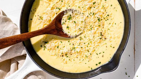 طرز تهیه سس سیر و پنیر پارمسان به سبک بازاری طرز تهیه سس سیر و پنیر پارمسان به سبک بازاری